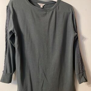 Lightweight sweatshirt with lace detail on sleeve. Size S